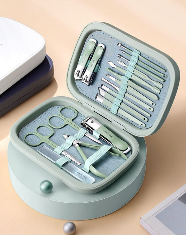 18 pc grooming set with magnetic case
