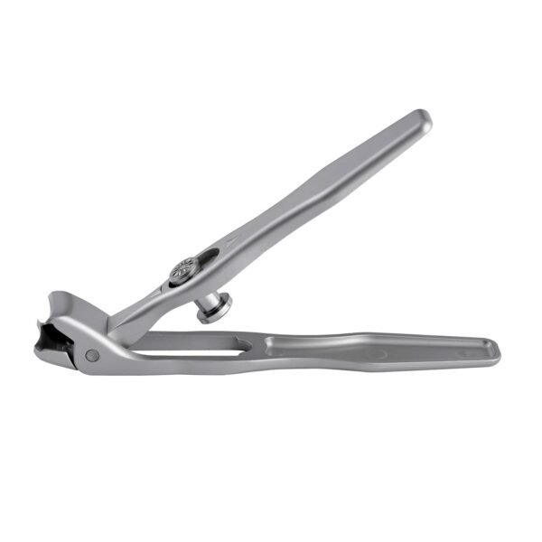 Angle nail clipper