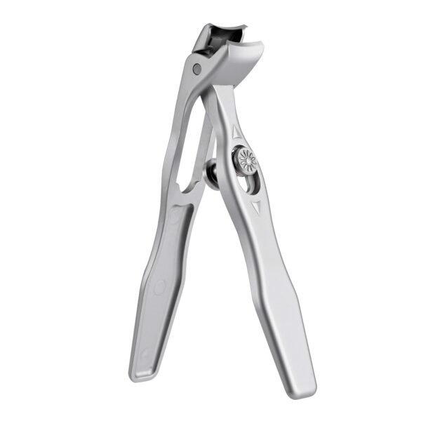 Angle nail clipper